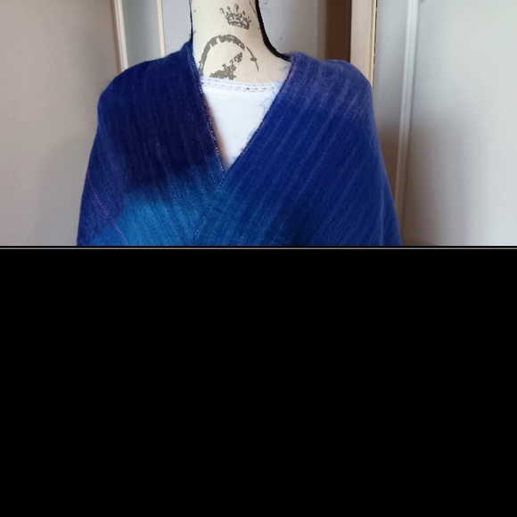 Artisanal Alpaca blend Shawl multicolor handmade in Ecuador,assortment of Colors - Picture 15 of 16